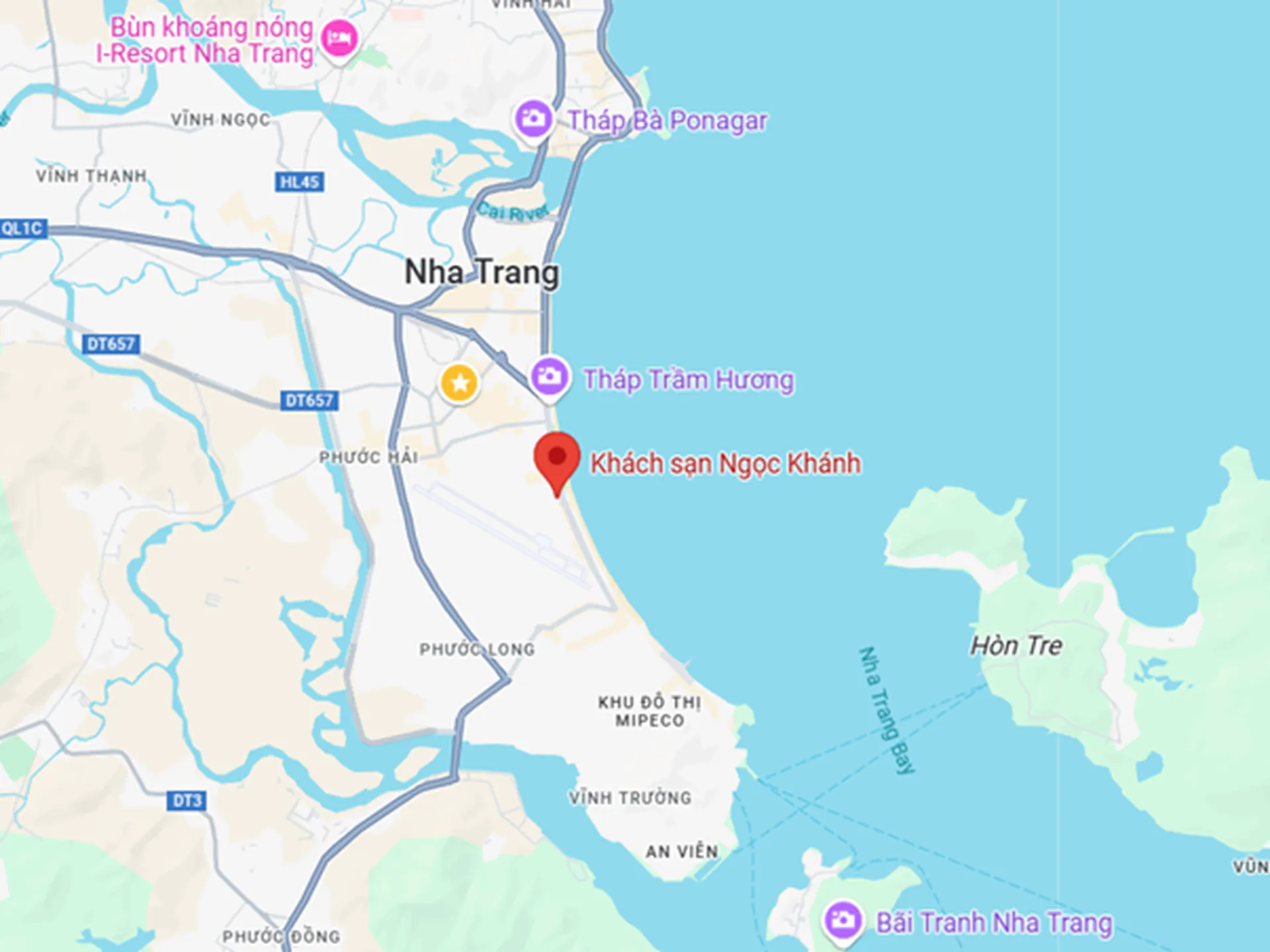 Map showing central location of Ngoc Khanh Hotel near beach, shopping plaza, restaurants, and local attractions in Nha Trang