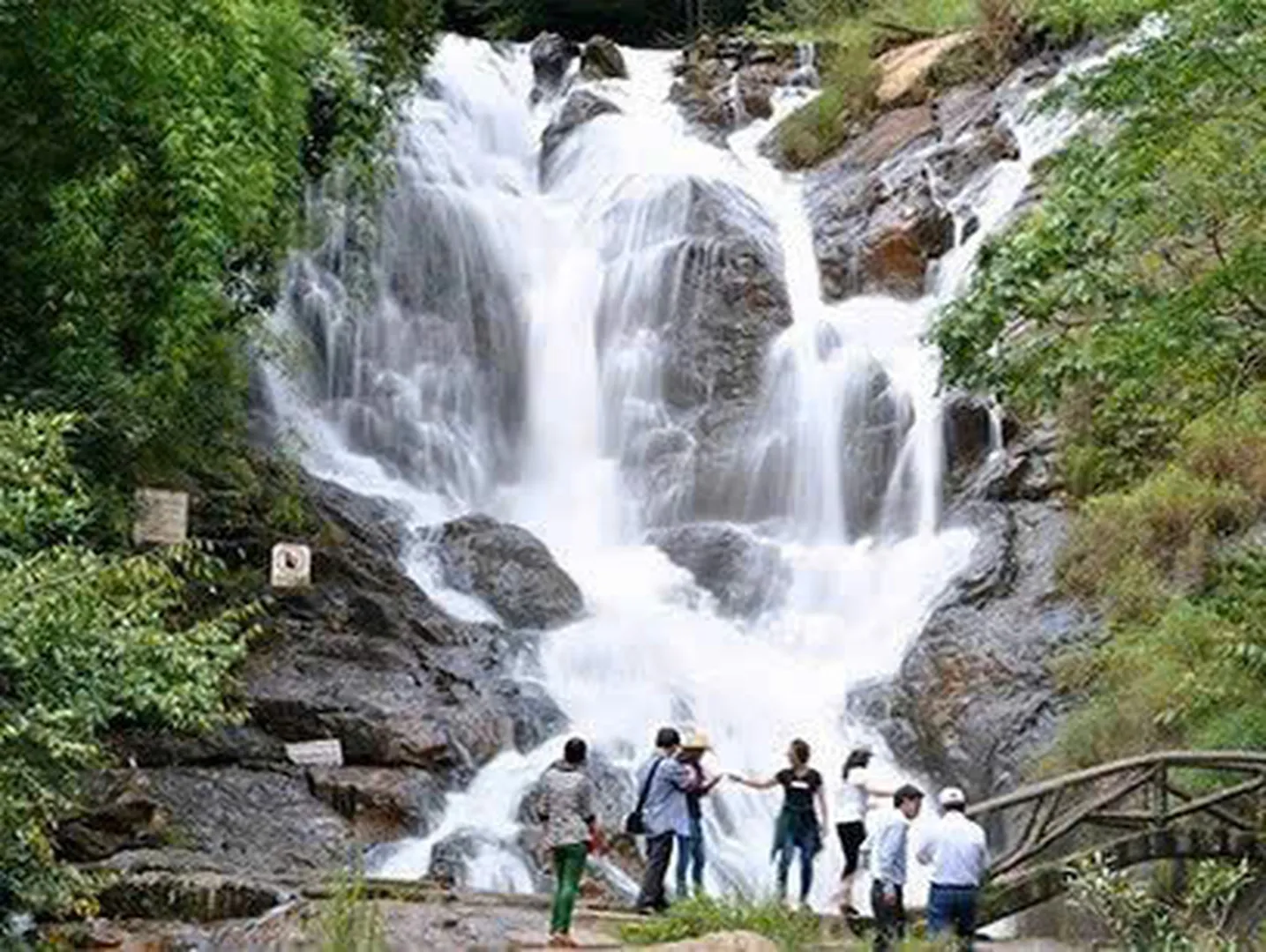  Discover beautiful Datanla Waterfall in Da Lat 