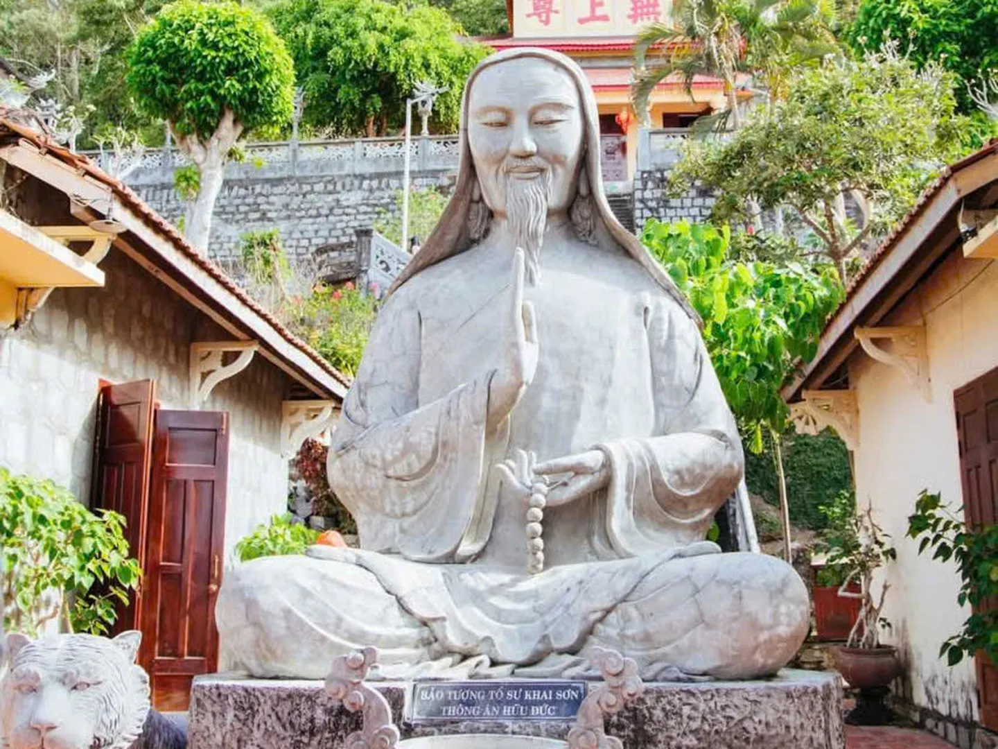 Ta Kou Mountain Tour combining mountain scenery, the Reclining Buddha, Cham heritage and countryside attractions near Phan Thiet. 