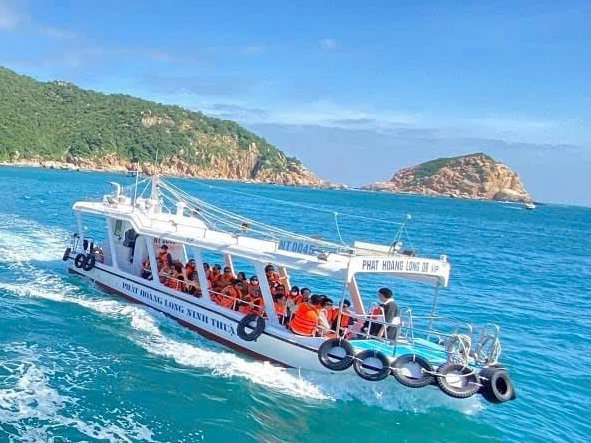 Vinh Hy Bay Tour